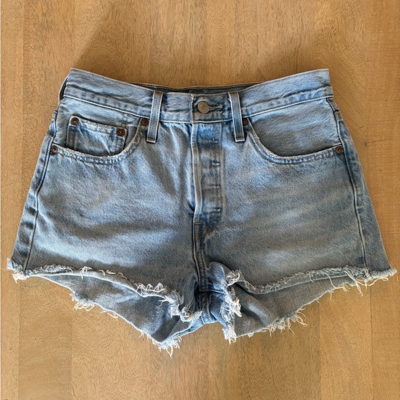 Levi's Light Blue Frayed Jean Shorts - Picture 1 of 5